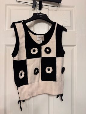 NWT- INDUSTRY Black & Cream Checker Knit Crop Tank with Rosette Accents